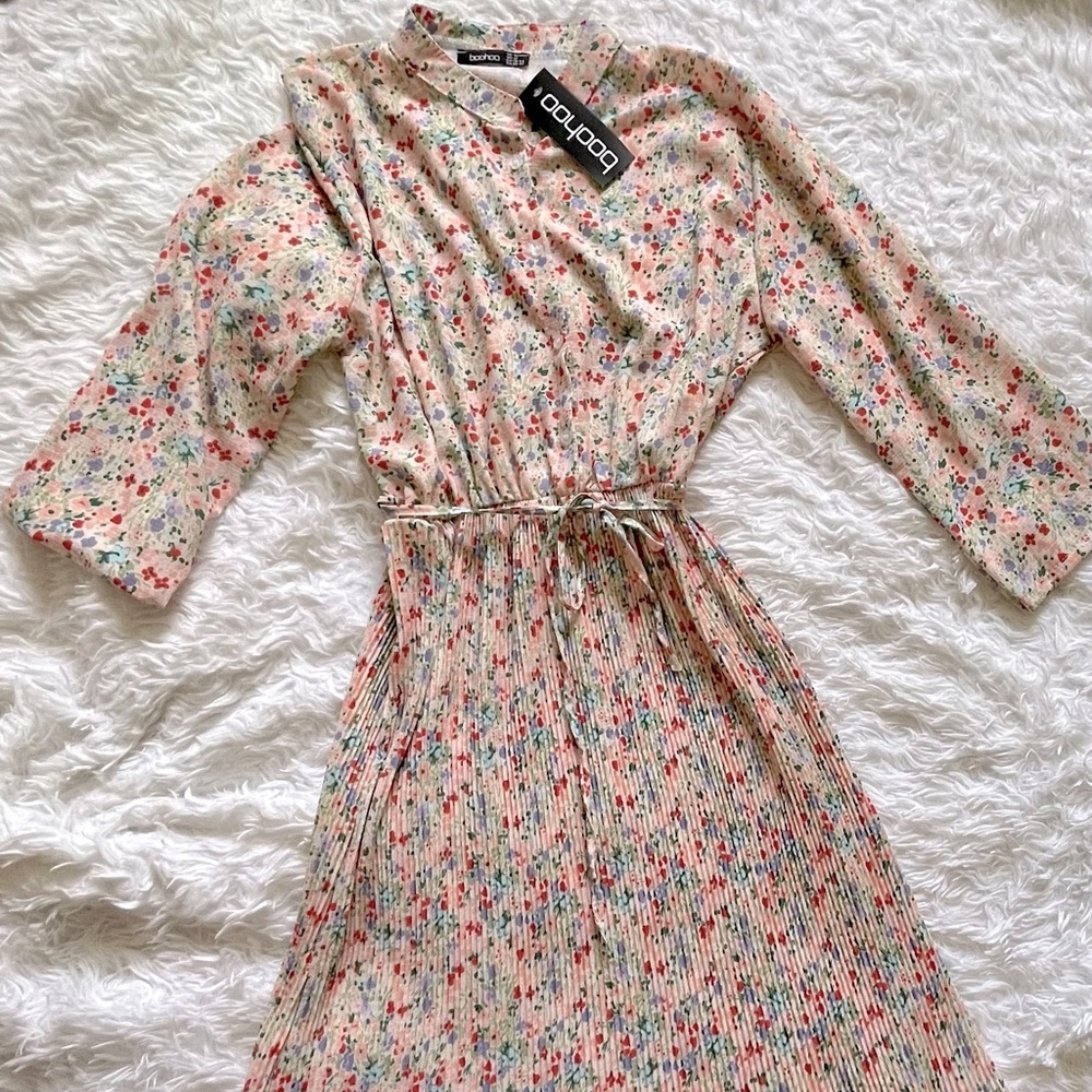 NWT Pleated floral midi dress size 12
